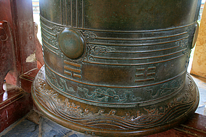 Giant bell 