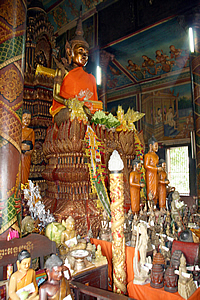 Buddha in Phnom Wat 