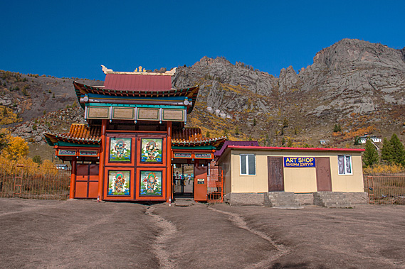 Entrance to the temple grounds