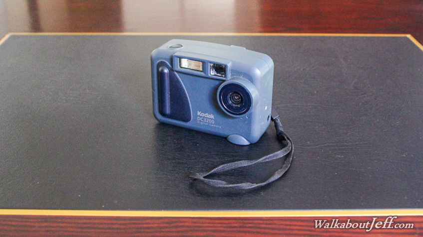 Kodak DC3200 camera