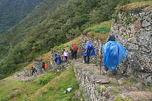 Descending the stairs of Intipata 