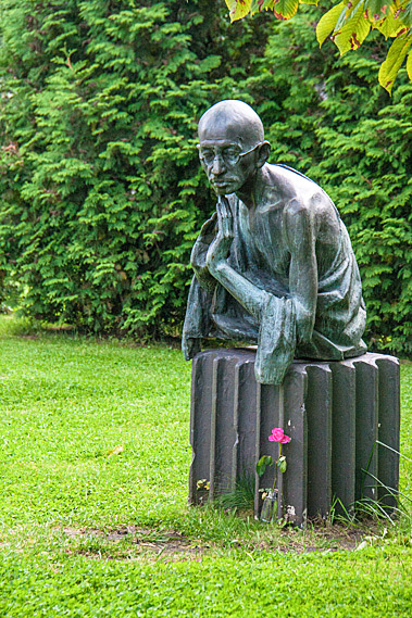 Victim statue