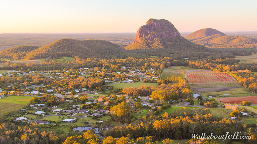 Glasshouse Mountains Village